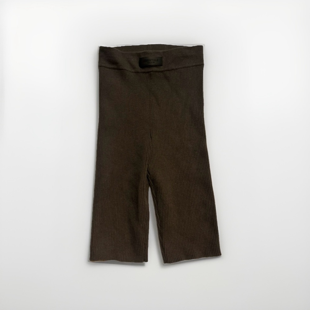 Essentials Fear of God ribbed biker shorts in off-black / brown